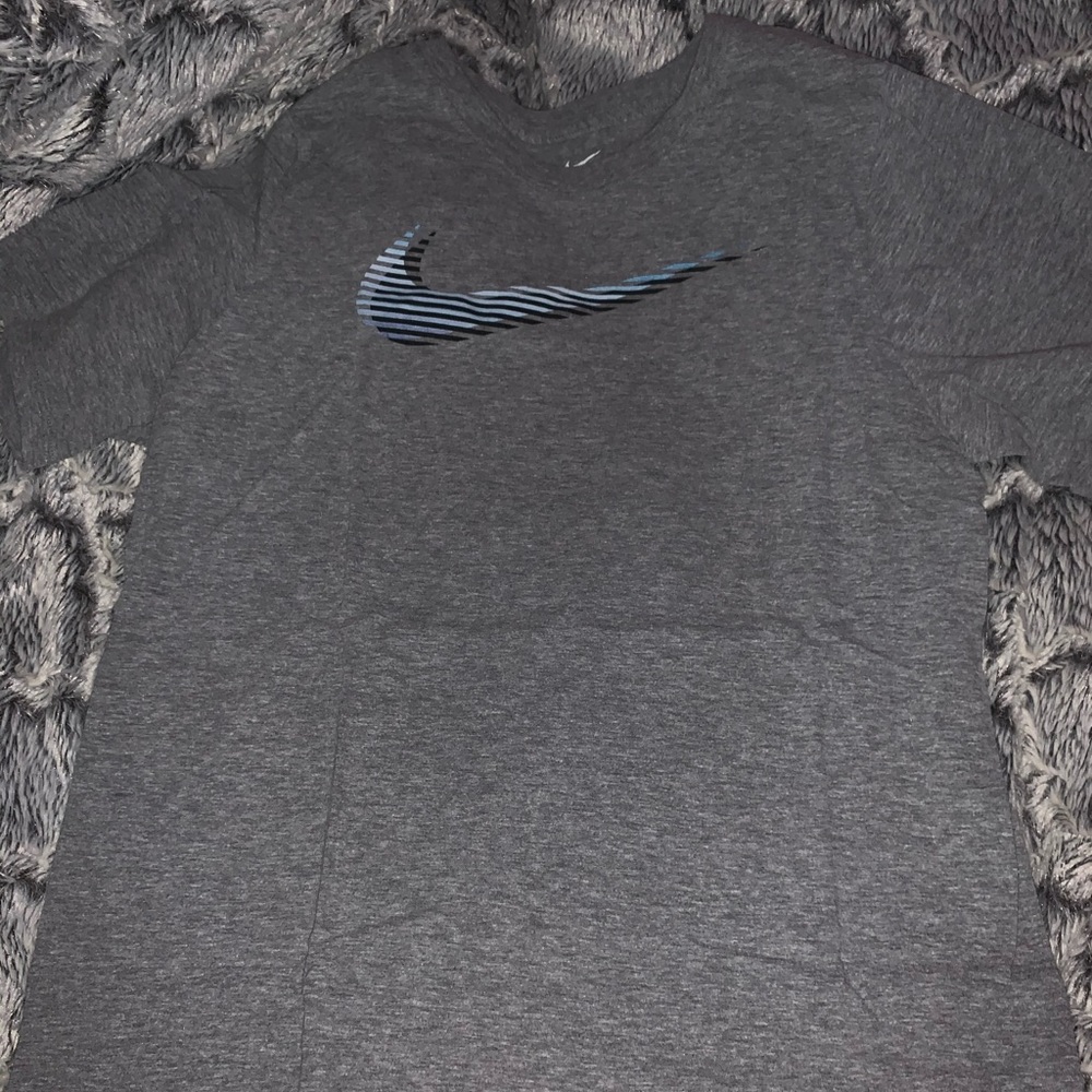 nike t-shirt